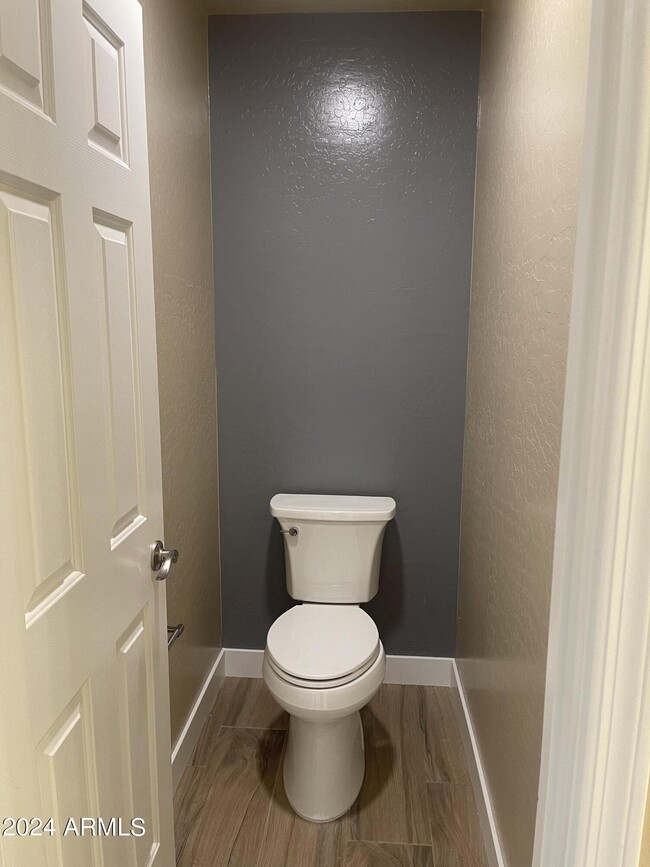 Building Photo - 15433 W Mercer Ln