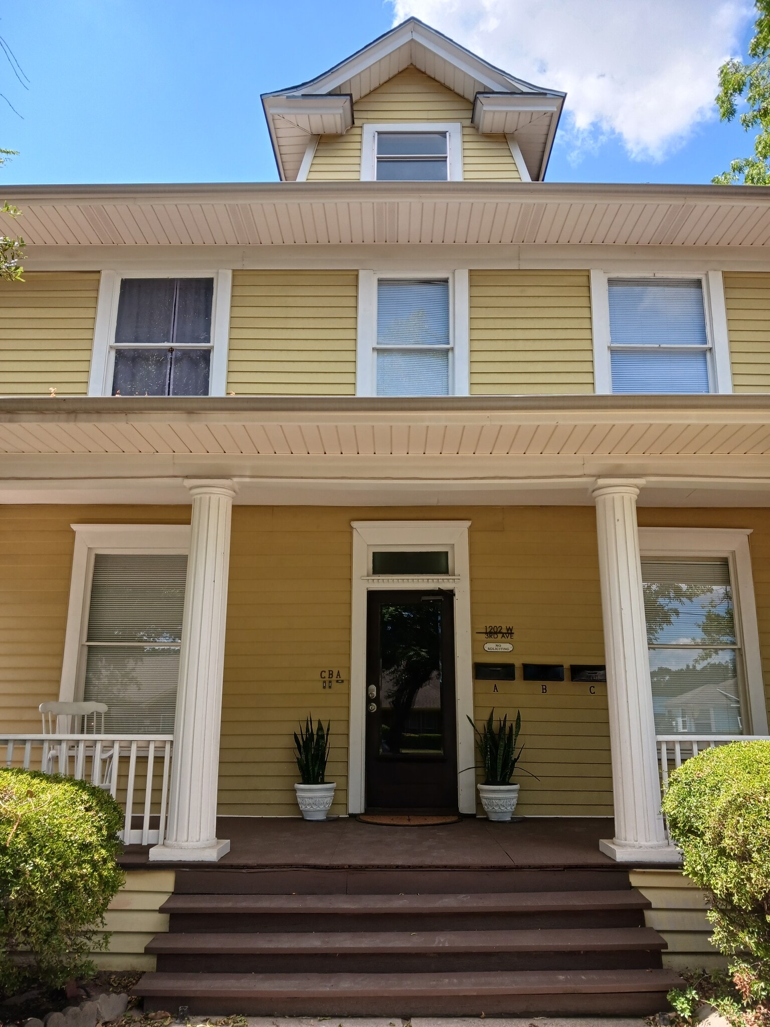Don't you want to make this your next home? - 1202 W 3rd Ave