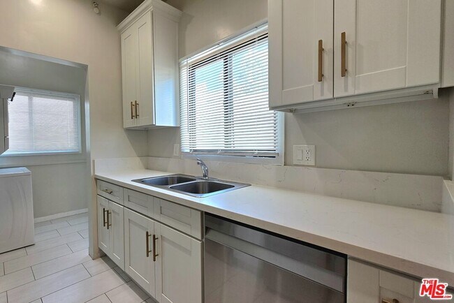 Building Photo - 224 N Jackson St