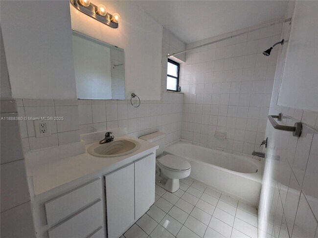 Building Photo - 3811 SW 82nd Ave