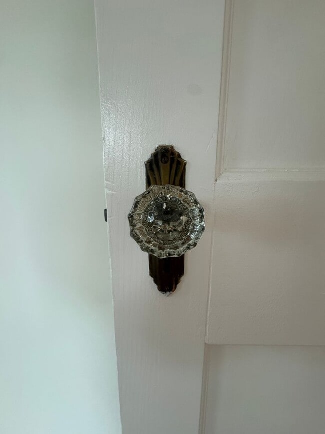 Building Photo - Spectacular Renovation!