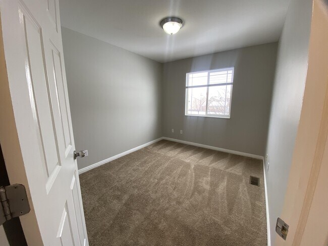 Building Photo - 2355 N 275 E