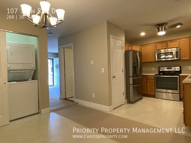 Building Photo - 107 13th St