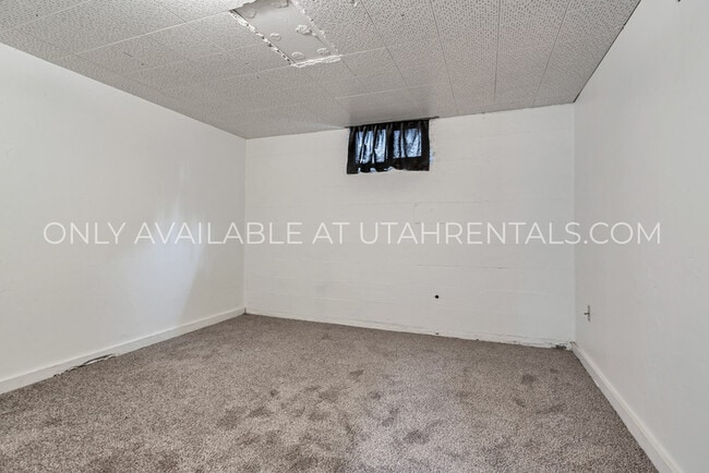 Building Photo - 729 E 4565 S