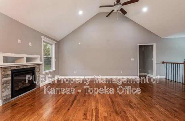 Building Photo - 4766 Lakecrest Dr