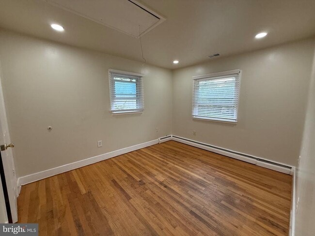 Building Photo - 4302 Hendricks Dr