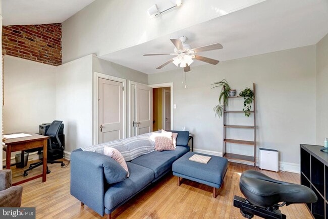 Building Photo - 817 N Harrison St