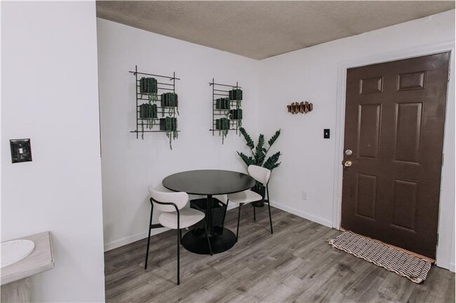 Building Photo - 1930 Independence Rd