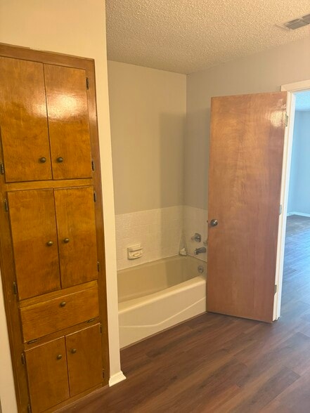 Bath - 6333 Kelly Dr