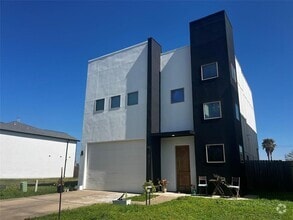 Building Photo - 9737 Fabiola Dr