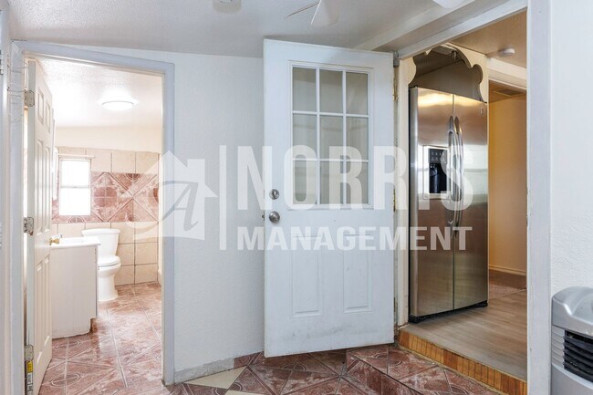 Building Photo - NO HOA Home in a Great Location