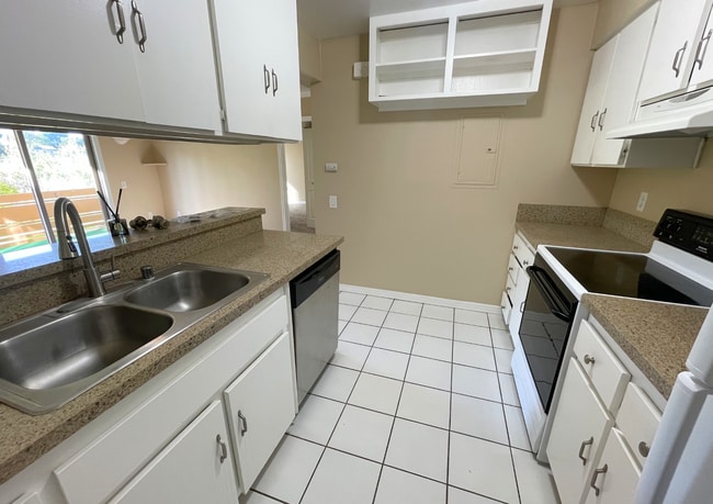 Building Photo - 4082 Valeta St