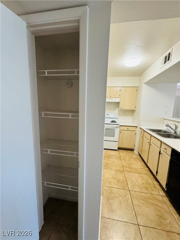 Building Photo - 1150 N Buffalo Dr