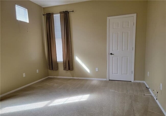 Building Photo - Gated Community Condo, 2 bedroom, 2 bathroom 2 car garage