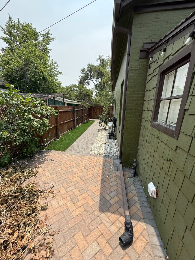 Building Photo - "Charming 2-Bed, 2-Bath Oasis in Denver’s Vibrant Locale – 1,313 Sq. Ft. of Cozy Elegance!"