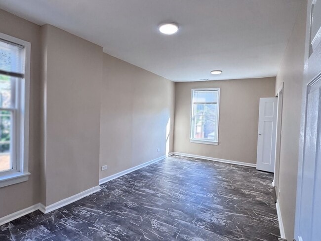 Building Photo - 1315 W 18th St