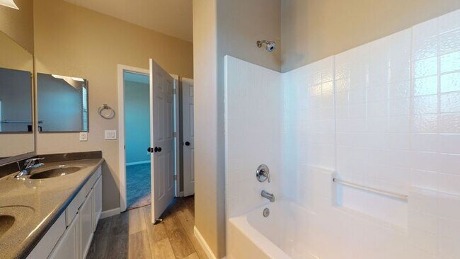 Building Photo - Very nice home in highly sought after location!