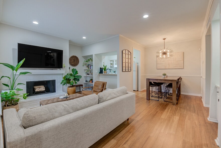 Primary Photo - 704 Bering Dr