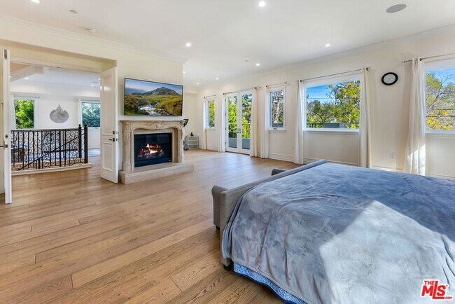 Building Photo - 391 S Saltair Ave