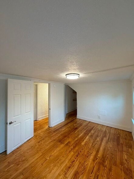 Building Photo - 426 N Carroll Ave