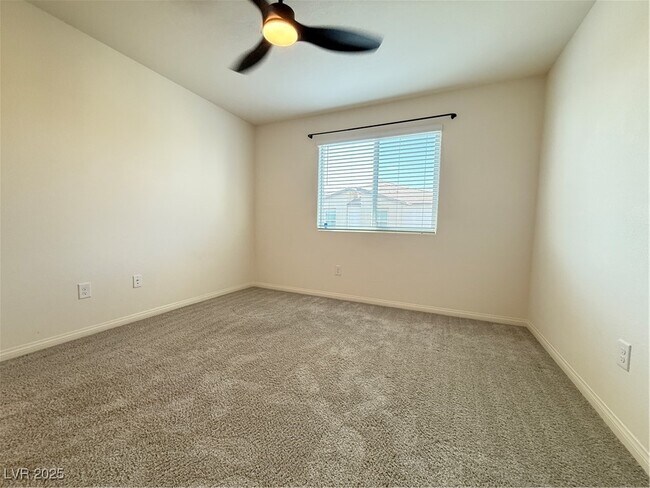 Building Photo - 2662 Champagne Gold Ave