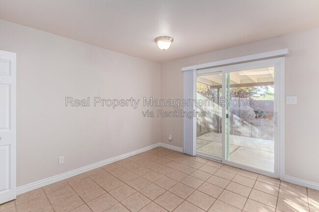 Building Photo - 5438 S 46th Pl