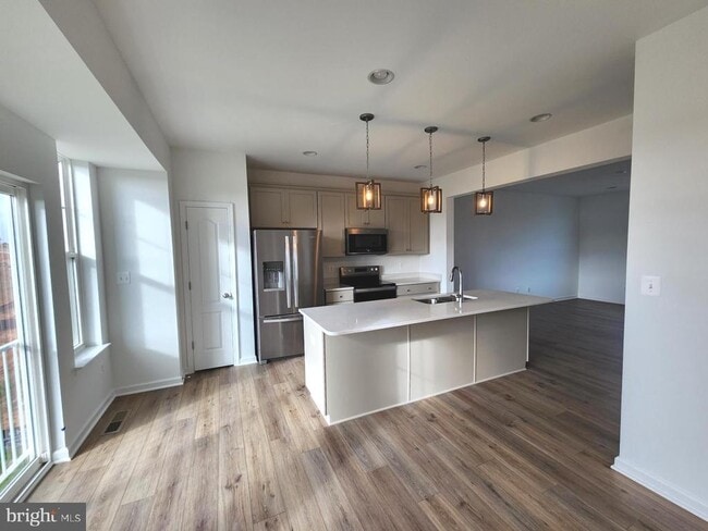 Building Photo - 229 Hillsdale Pl