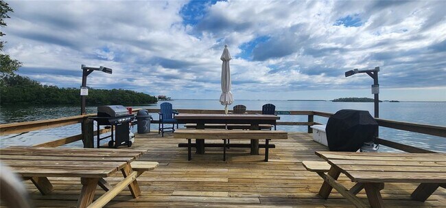 Building Photo - 1515 Pinellas Bayway S