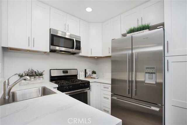 Building Photo - 5 Rosa