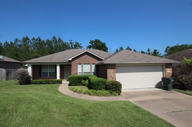 Building Photo - Almost Ready! 3 Bedroom 2 Bathroom Home in...