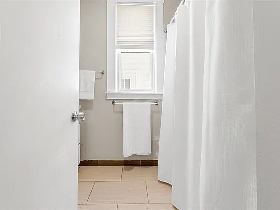 Building Photo - 6 Priesing St