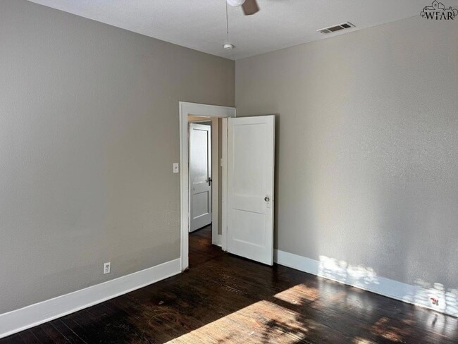 Building Photo - 1916 7th St