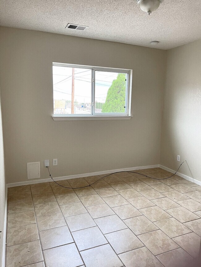 Building Photo - 4024 Moonlight Ave