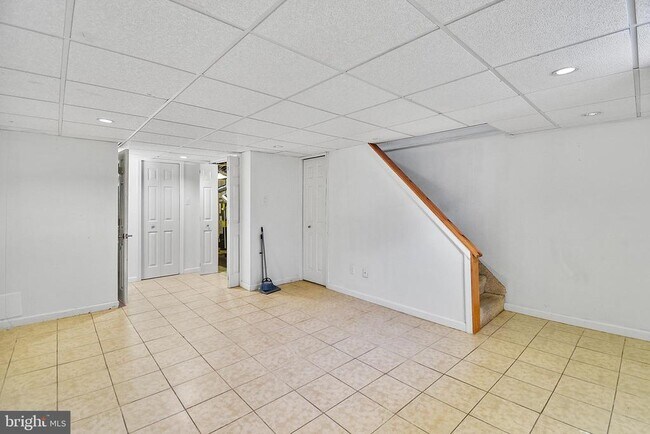 Building Photo - 672 Rively Ave