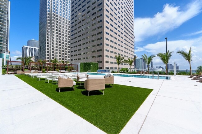Building Photo - 335 S Biscayne Blvd
