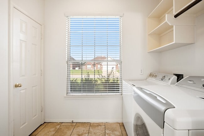 Building Photo - 3906 Tigris Ridge Dr