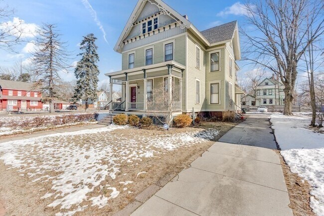 Primary Photo - 67 Thompson St
