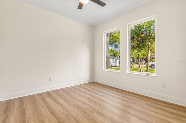 Building Photo - 412 W Amelia Ave