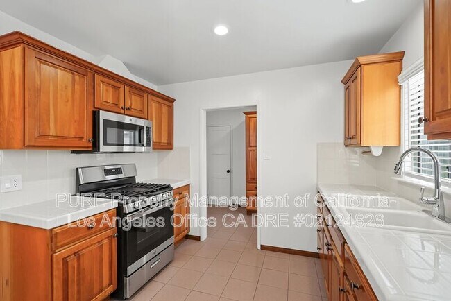 Building Photo - 4619 W 133rd St