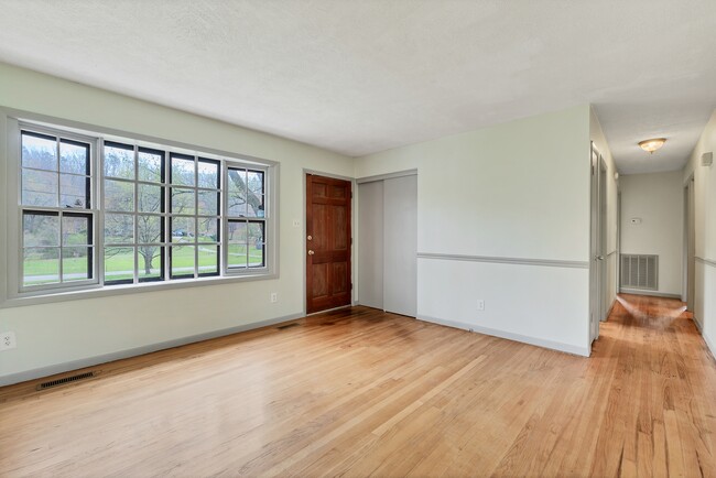 Building Photo - 8848 W Simpson Rd