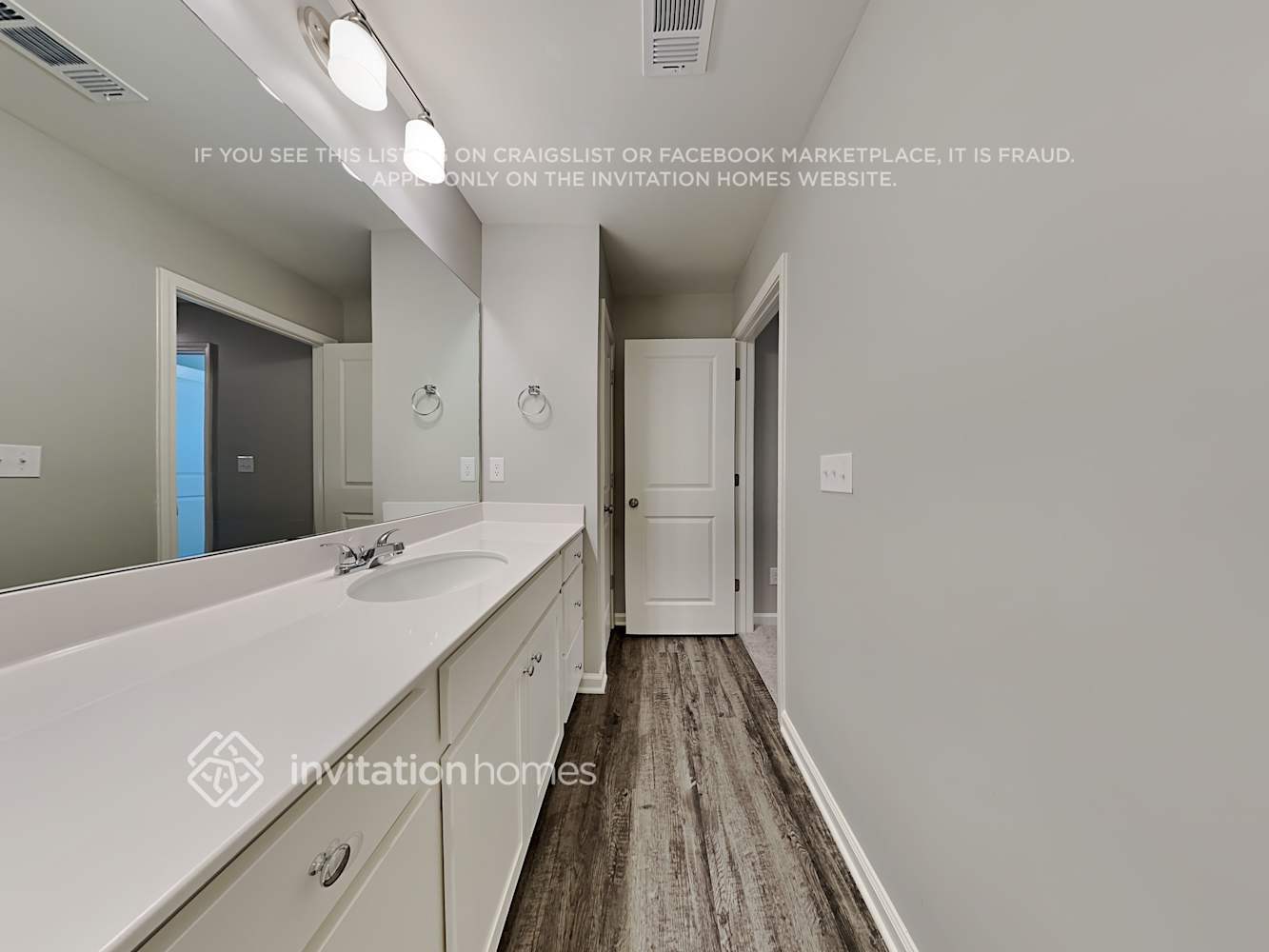 Building Photo - 504 S Fortune Way