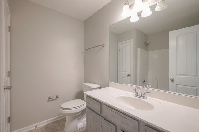 Building Photo - 911 Dahlia Dr