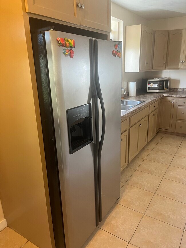 Building Photo - 2500 S Bronson Ave