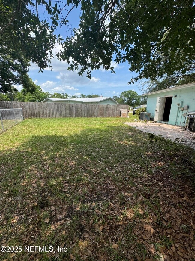 Building Photo - 283 Almansa Rd