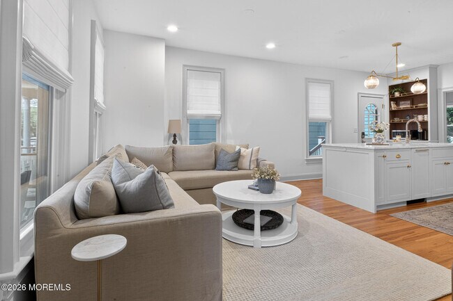 Building Photo - 142 Heck Ave