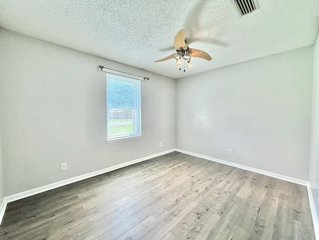 Building Photo - 4904 Andrea Ln
