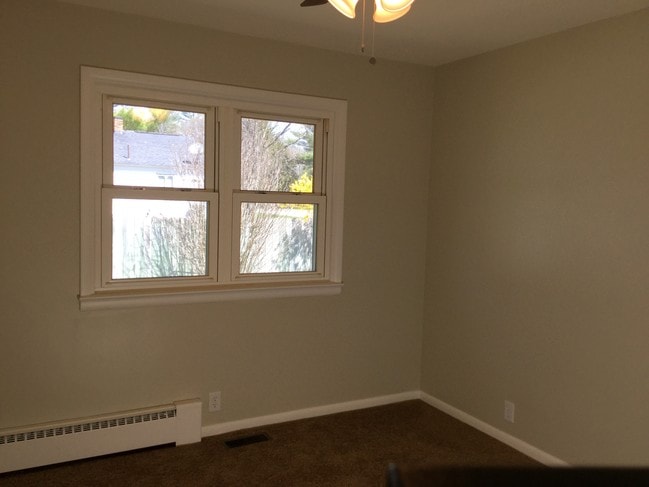 Building Photo - 565 E Chadwick Dr