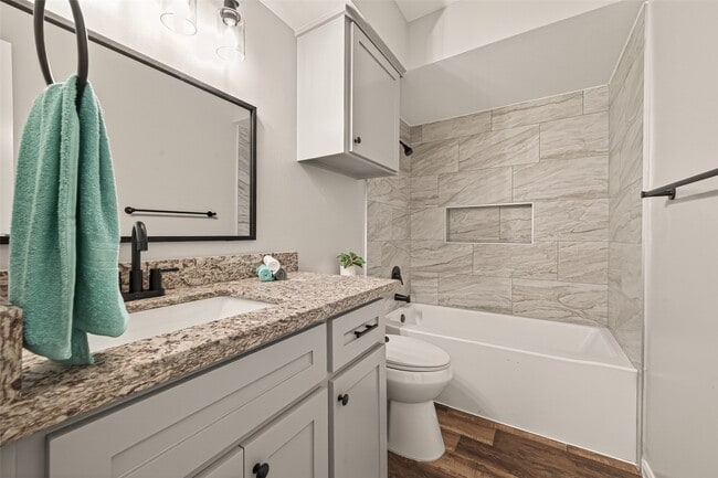 Building Photo - 1203 Bernard Ave