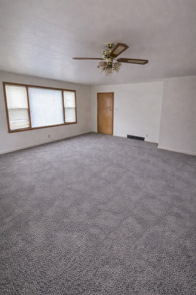 Building Photo - 5919 N 68th St