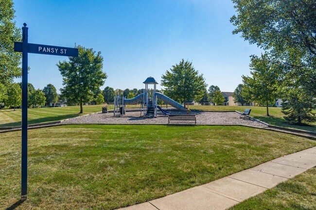 Building Photo - 1383 Pansy St